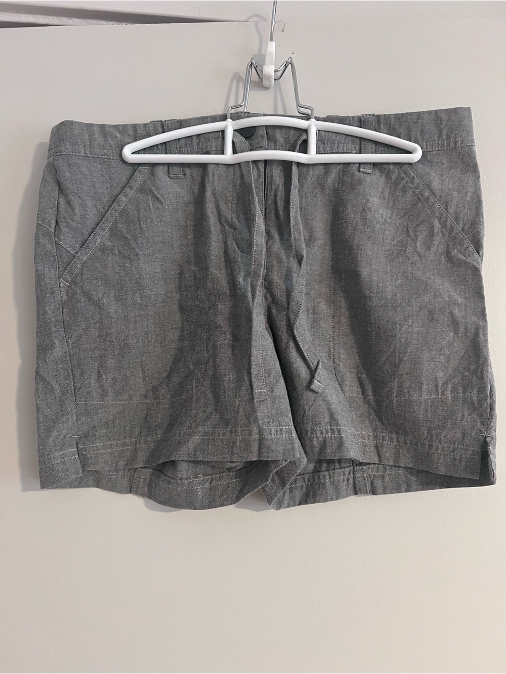 Icebreaker Gray Drawstring Flat-Front Women's Shorts